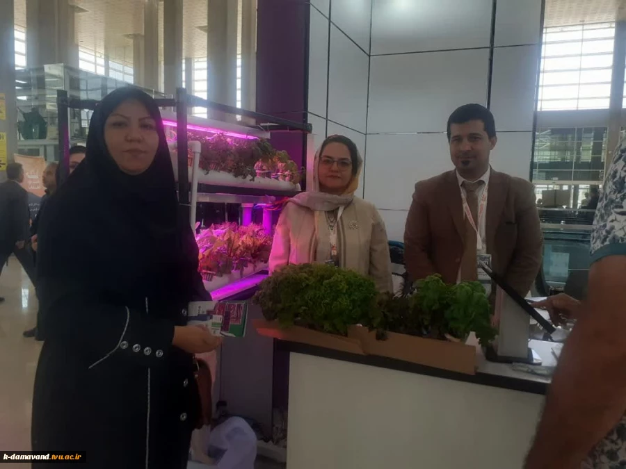بازدید سرپرست محترم آموزشکده کشاورزی دماوند سرکار خانم دکتر صادقی زاده از نمایشگاه آیفارم شهر آفتاب 3