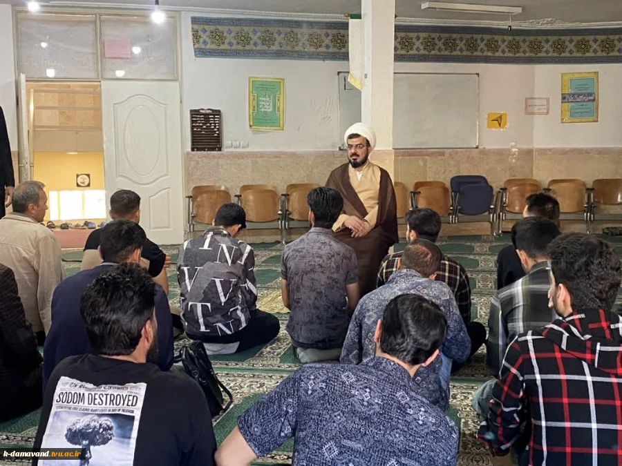 اقامه نماز جماعت در آموزشکده کشاورزی دماوند
به امامت امام جمعه محترم حاج آقا فتاح دماوندی
 2