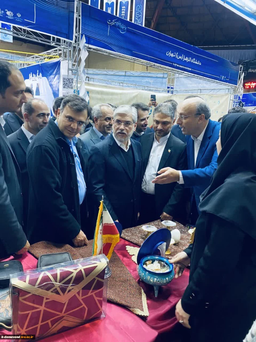 بازدید وزیر علوم، تحقیقات و فناوری و مسئولان وزارت از غرفه دانشگاه ملی مهارت در هجدهمین جشنواره ملی و بین‌المللی «حرکت»
 2