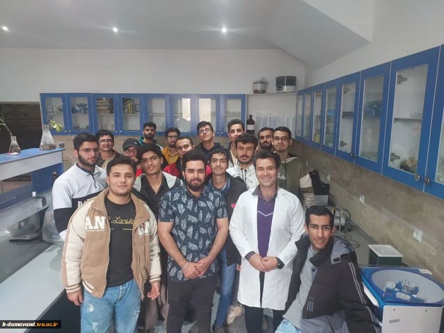 ساخت کرم های آبرسان و مرطوب کننده گیاهان دارویی در آموزشکده کشاورزی دماوند 2