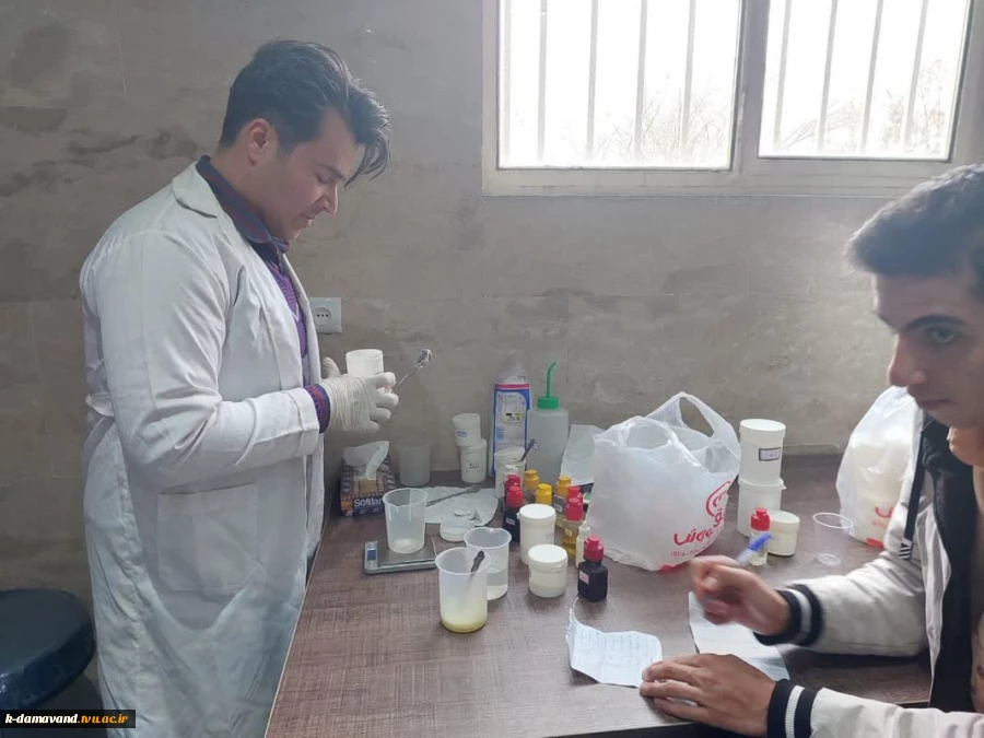 ساخت کرم های آبرسان و مرطوب کننده گیاهان دارویی در آموزشکده کشاورزی دماوند 5