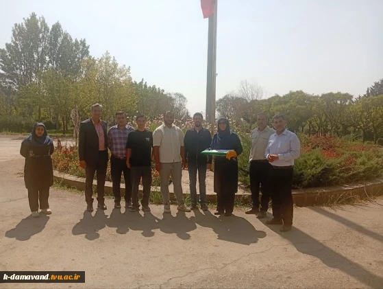 آیین اهتزاز پرچم جمهوری اسلامی ایران به مناسبت آغاز سال تحصیلی و روز پرچم